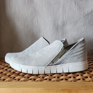 Ryka Gray Slip-On Loafers with Flex Grooves